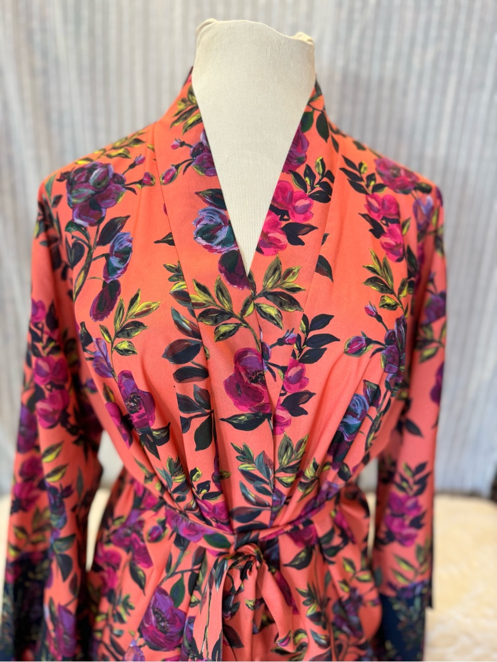 Cacique Coral Robe With Bell Sleeves in Size 14/16 D16 - Picture 7 of 12